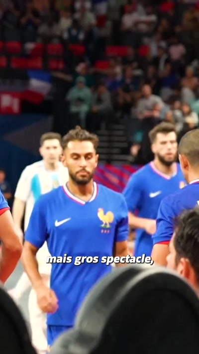 Vidéo La 𝐂𝐨𝐮𝐩𝐞 𝐝𝐮 𝐌𝐨𝐧𝐝𝐞 𝐝𝐞 𝐅𝐮𝐭𝐬𝐚𝐥 a commencé et les Bleus joueront demain leur premier match de poule   Voici donc les 𝟲 𝗿𝗲̀𝗴𝗹𝗲𝘀 𝗰𝗹𝗲́𝘀 à connaître !  #FFF #FutsalWC