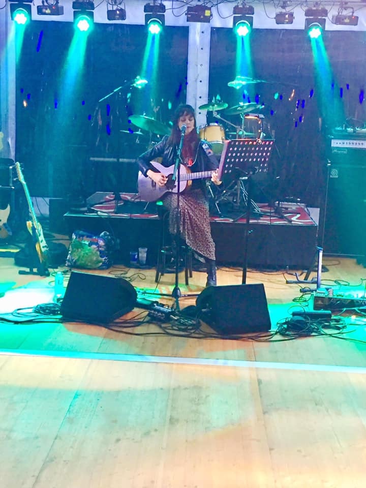 Image Concert live de mes compositions voix/guitare folk