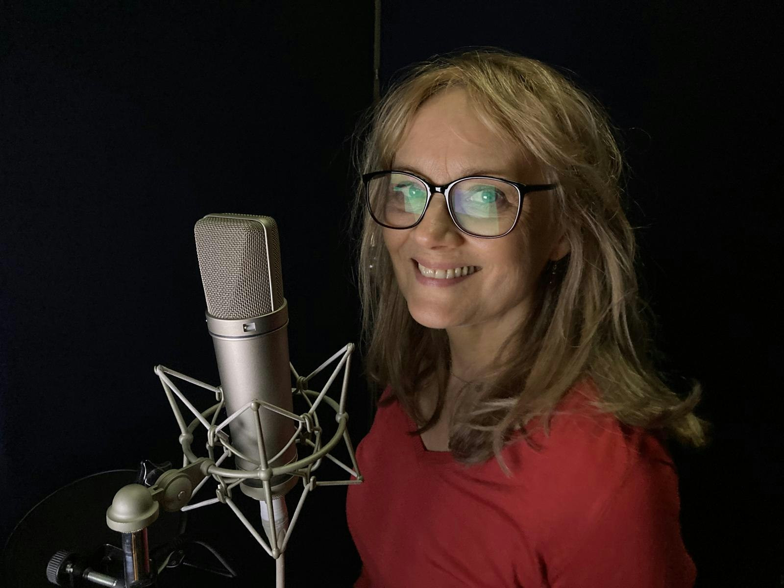 Image Nadège au micro