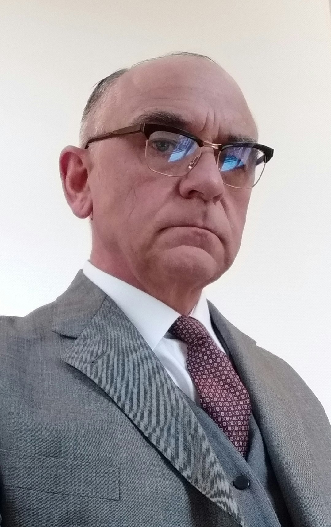 Image Pascal Aubert portrait imberbe serie De Gaulle