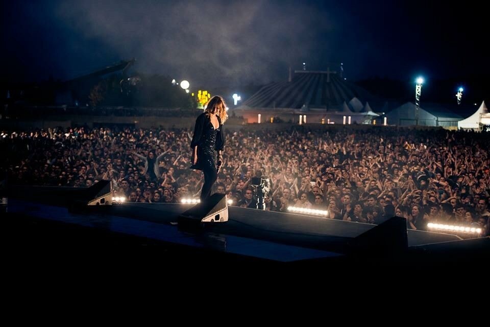 Image Sur la scène des Solidays 
