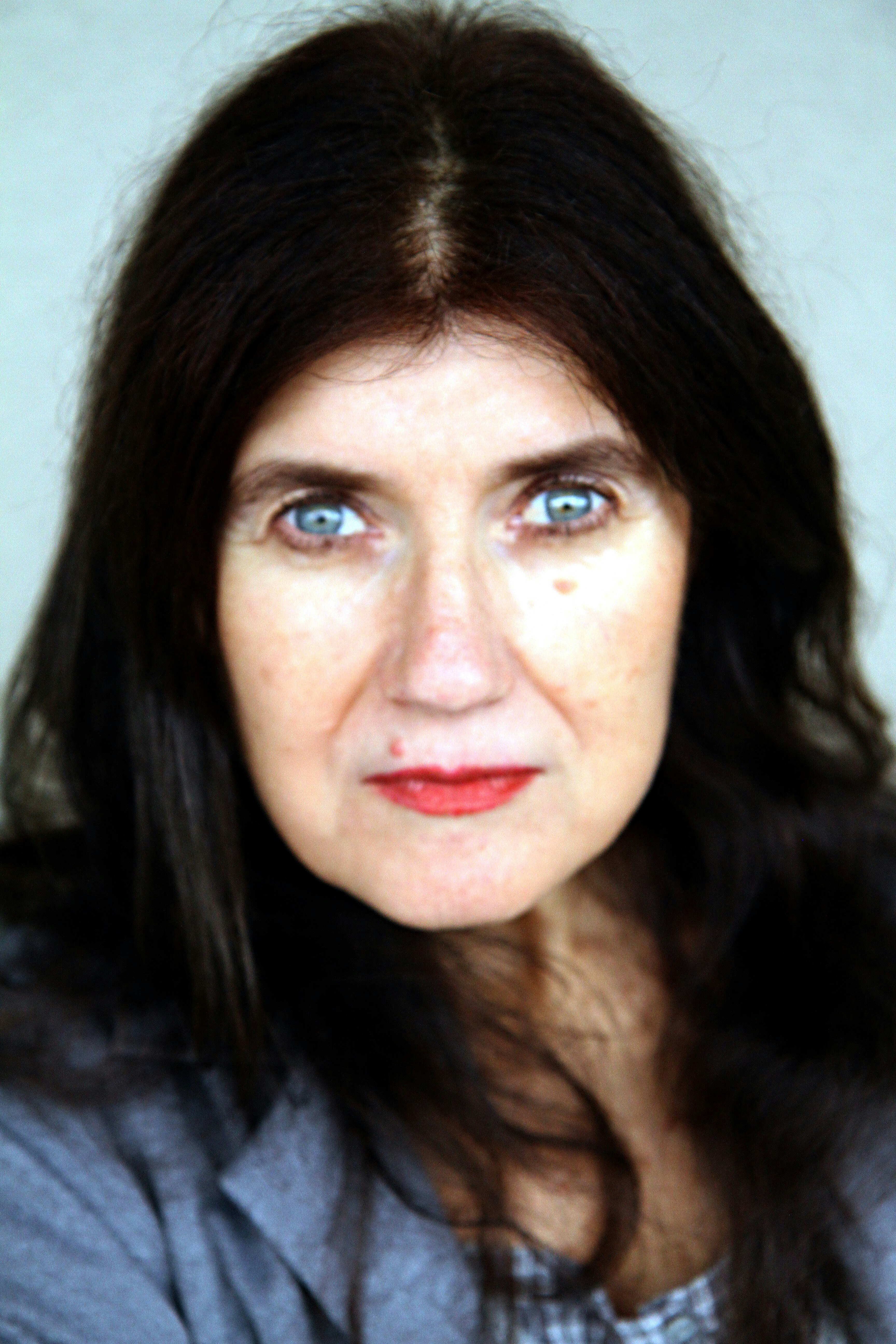 Image Henriette Torrentà portrait cheveux longs sans sourire