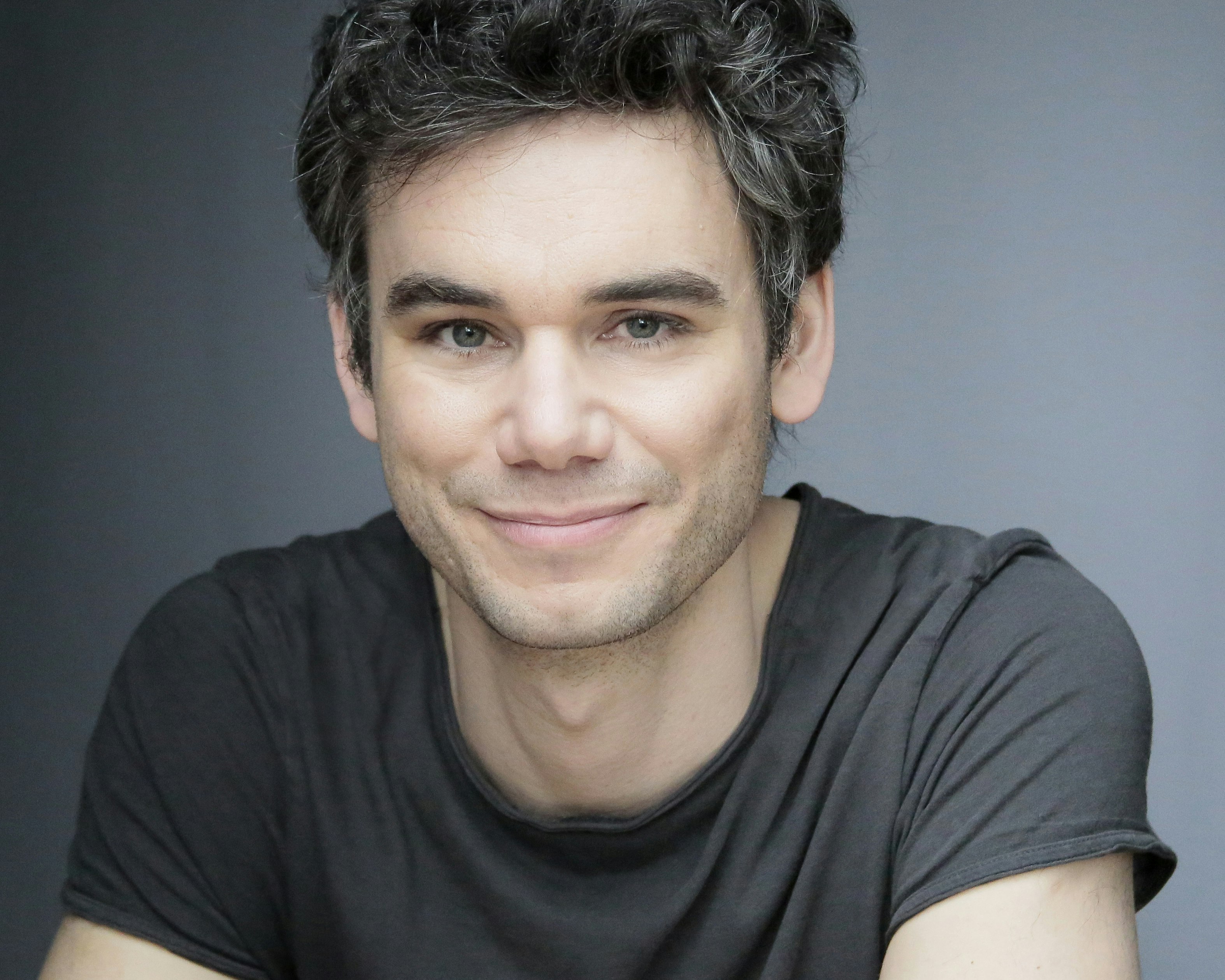 Image Robert Neumark Jones 3732L CU