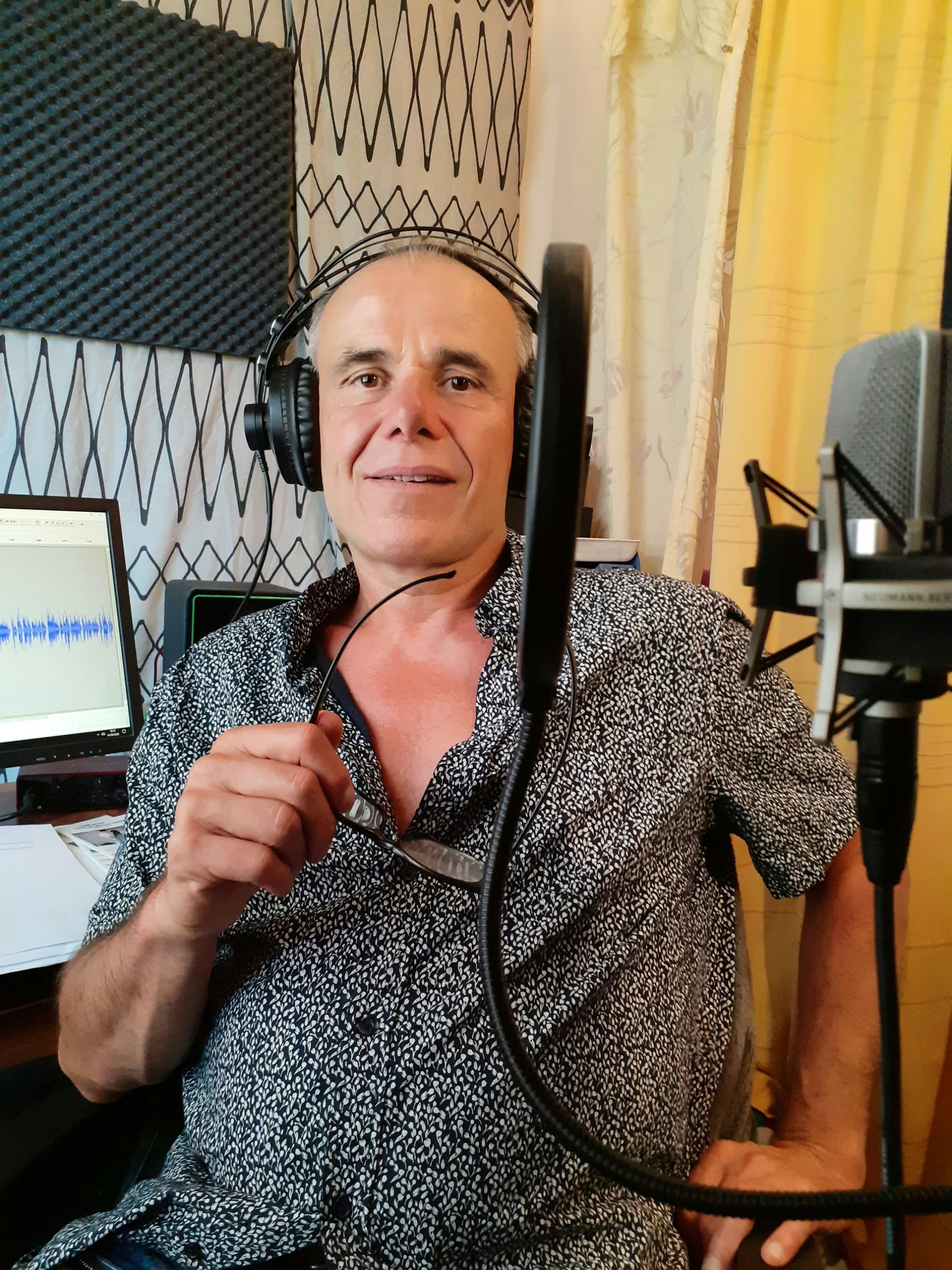 Image Home studio avec micro TLM 102 et Focusrite 2I2