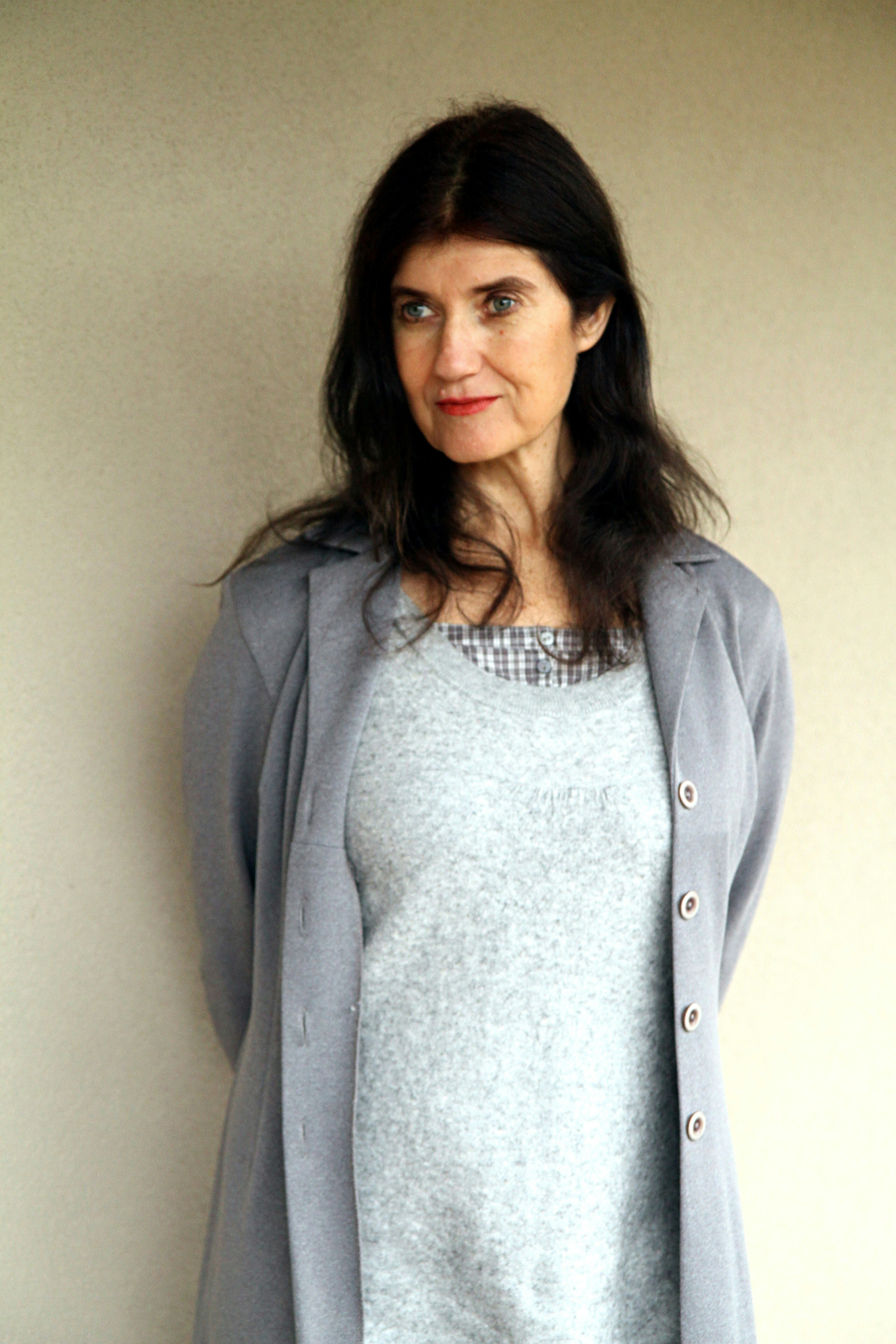 Image Henriette Torrentà plan américain g regard G