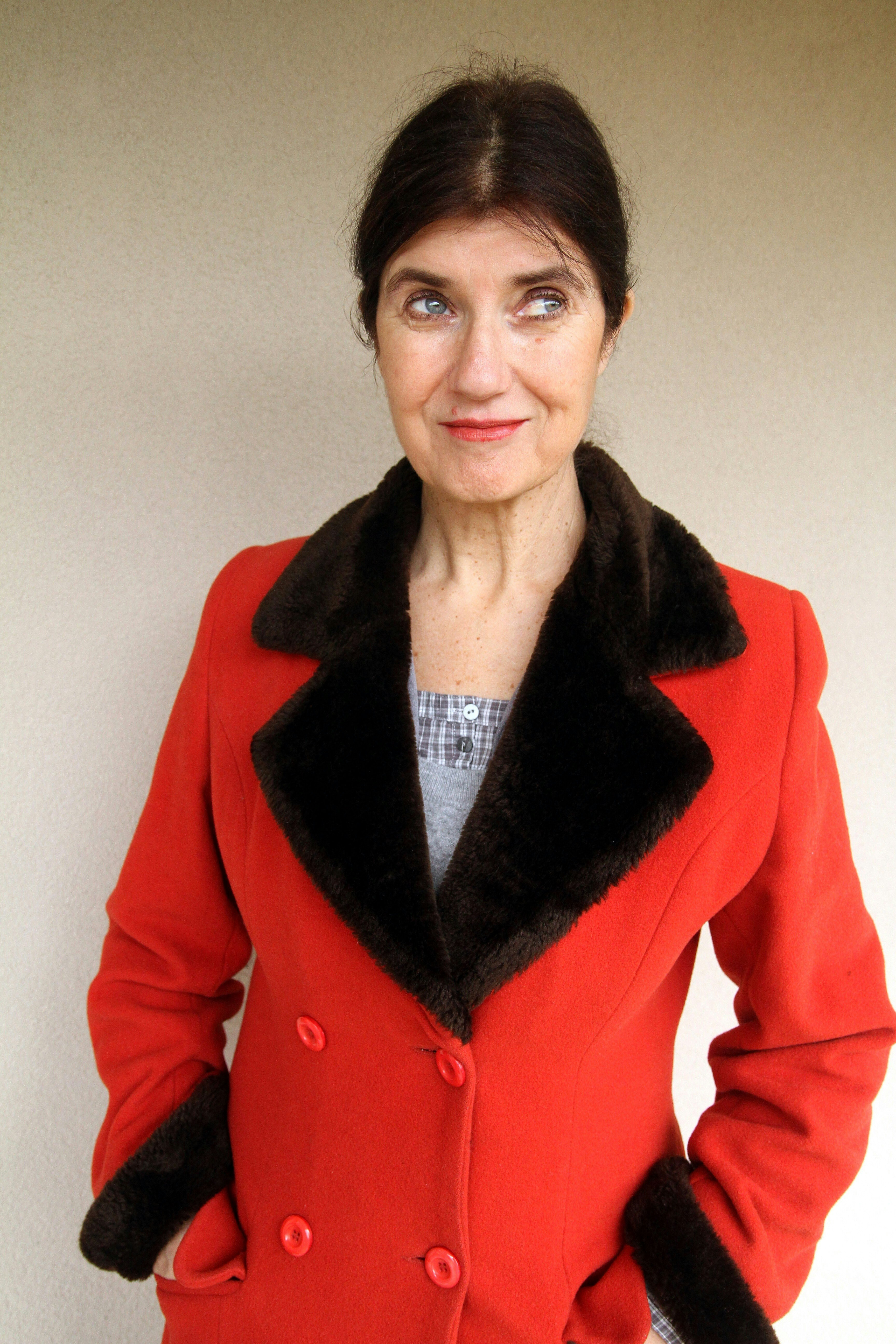 Image Henriette Torrentà plan américain yeux à D