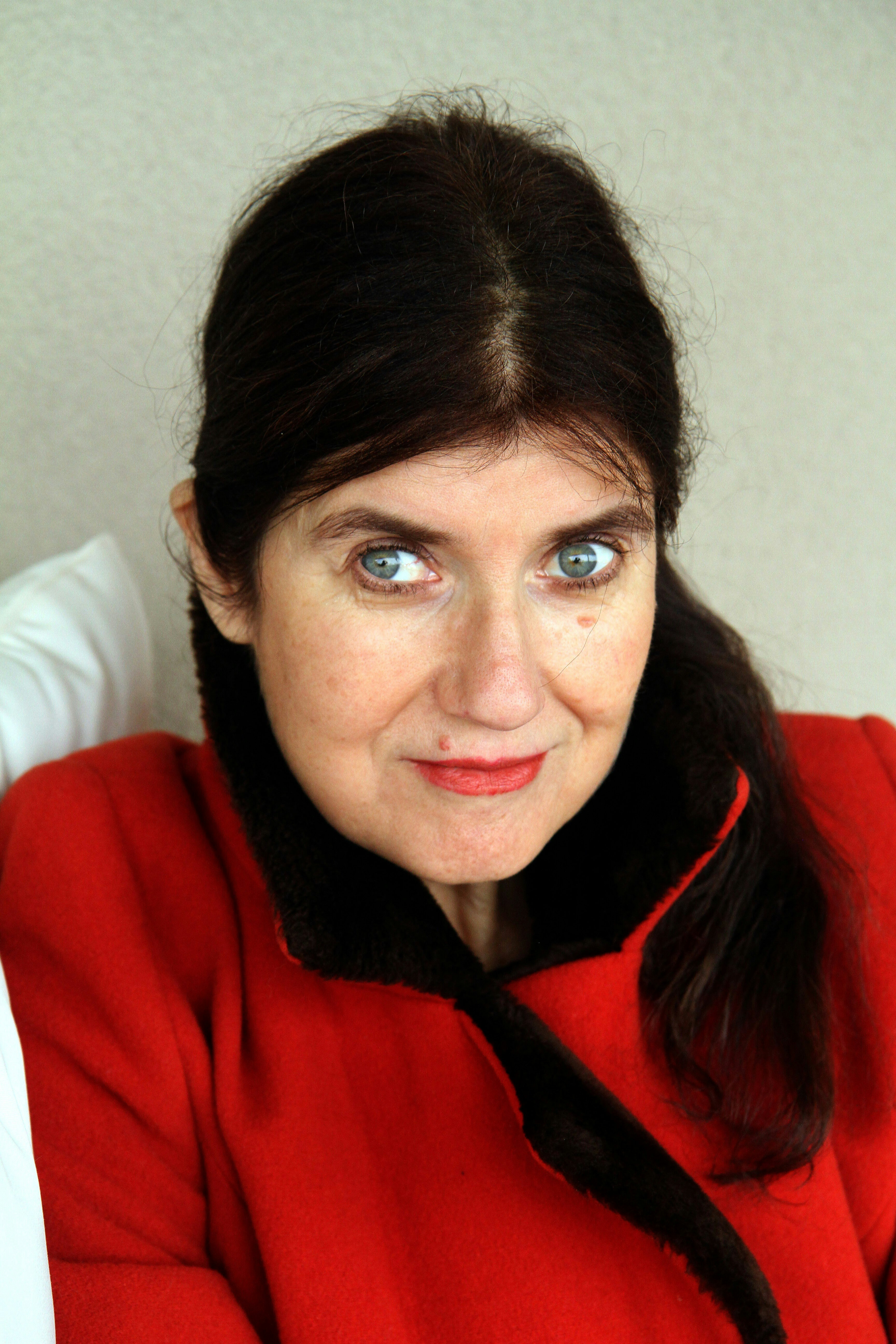 Image Henriette Torrentà portrait cheveux mi-attachés mr -