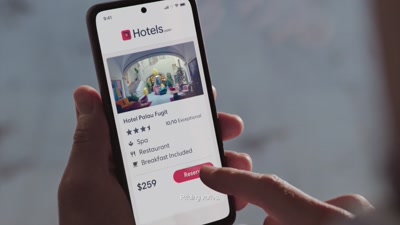 Video start 25s - Hotels.com | The Artist